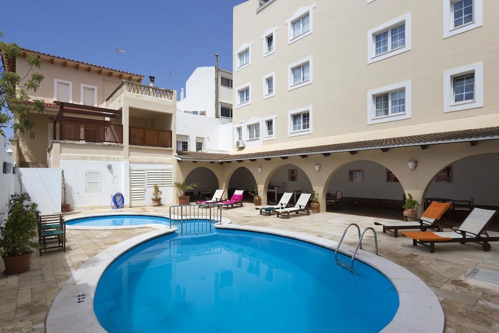 Hotel Patricia Menorca 시우타데야 외부 사진